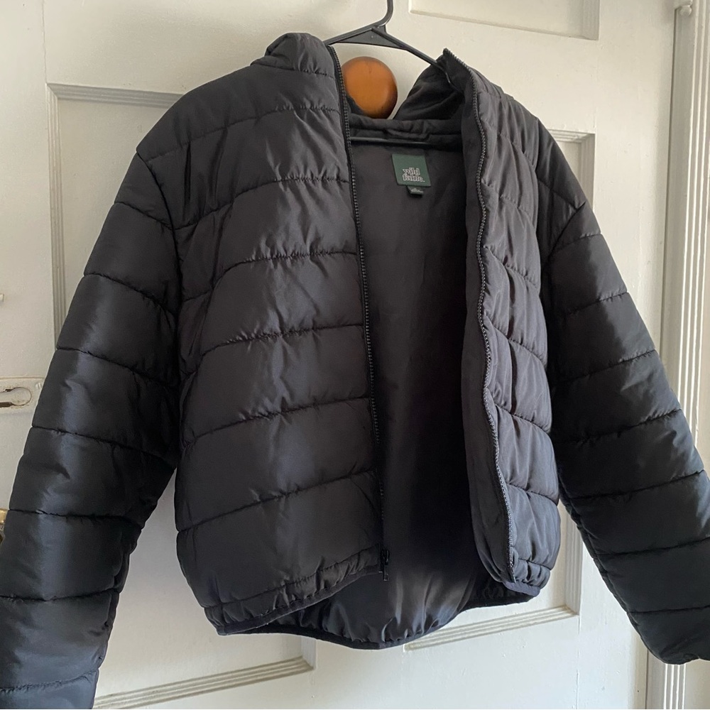 Wild Fable Women’s Black Puffer Jacket with Side Pockets